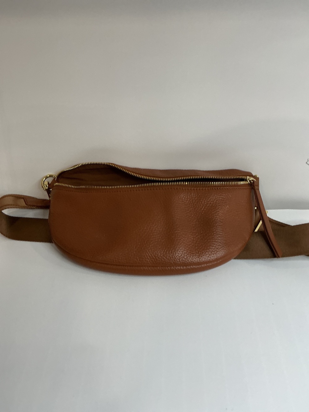 Quinn Sling Bag